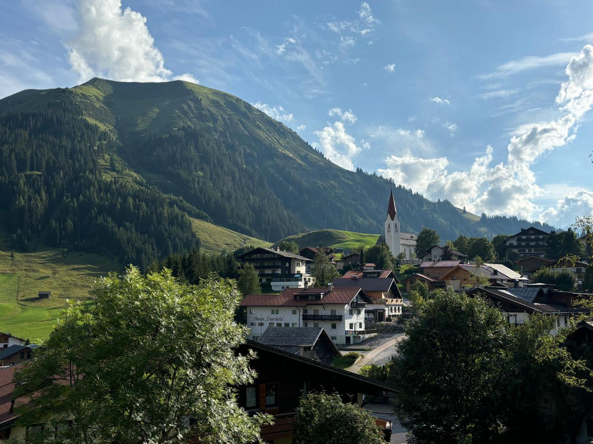 Hotel Haus Enzian Berwang Exterior foto